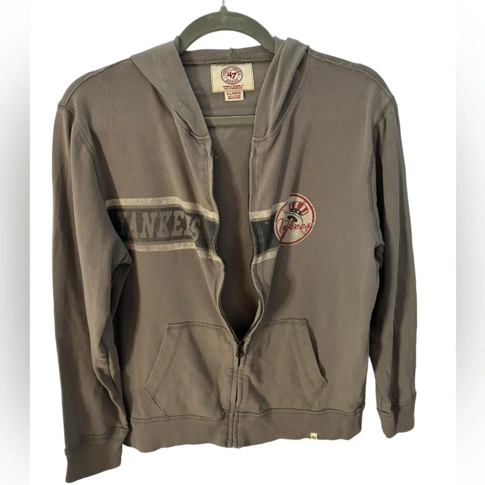 Forty Seven Brand Boys Gray New York Yankees Hooded Zip-Up‎ Jacker Size XL